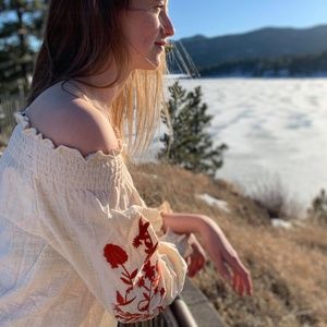 **FREE GIFT** Floral Embroidered Off-The-shoulder